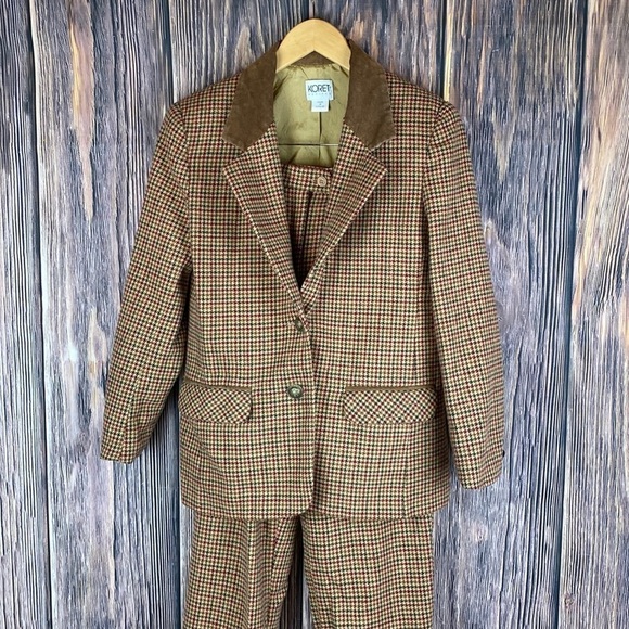 Koret Jackets & Blazers - Woman’s Vintage Koret Petites Wool Blend Houndstooth Brown Suit- Size 6
